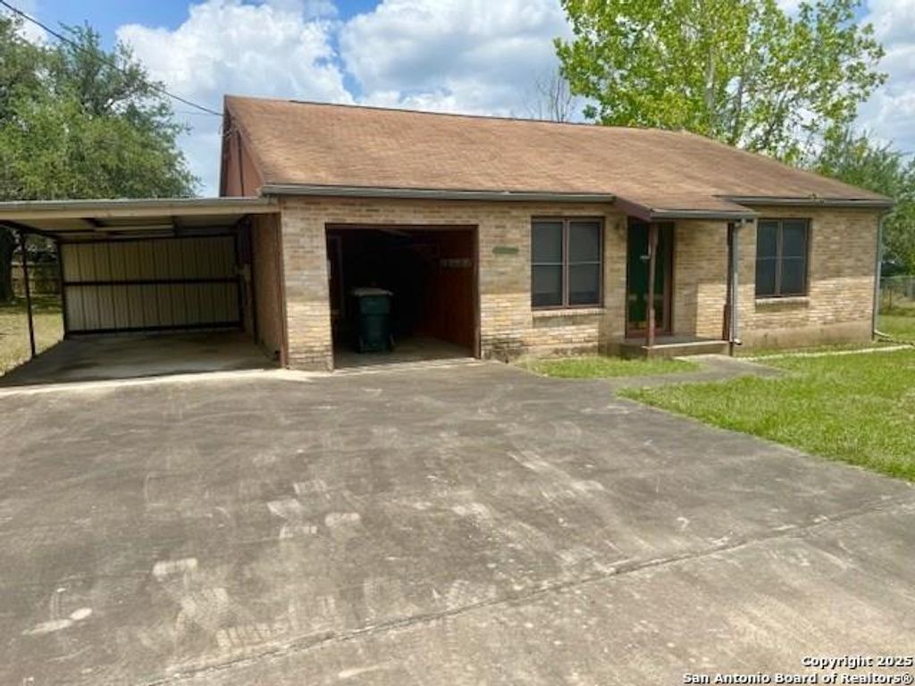 10442 Sixth Streeet, Pettus, TX 78146