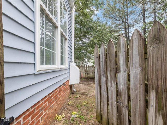 1928 Shadow Glen Drive, Raleigh, NC 27604