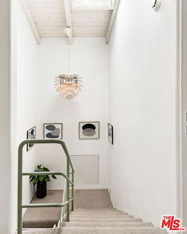 853 S Bundy Drive, Los Angeles, CA 90049