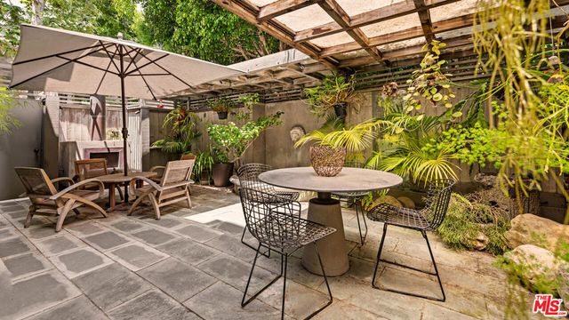 853 S Bundy Drive, Los Angeles, CA 90049