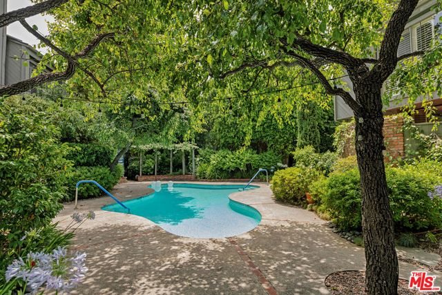 853 S Bundy Drive, Los Angeles, CA 90049