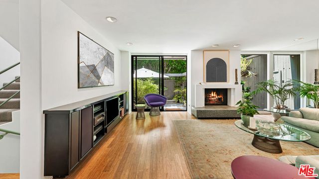 853 S Bundy Drive, Los Angeles, CA 90049