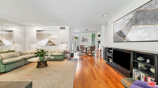 853 S Bundy Drive, Los Angeles, CA 90049