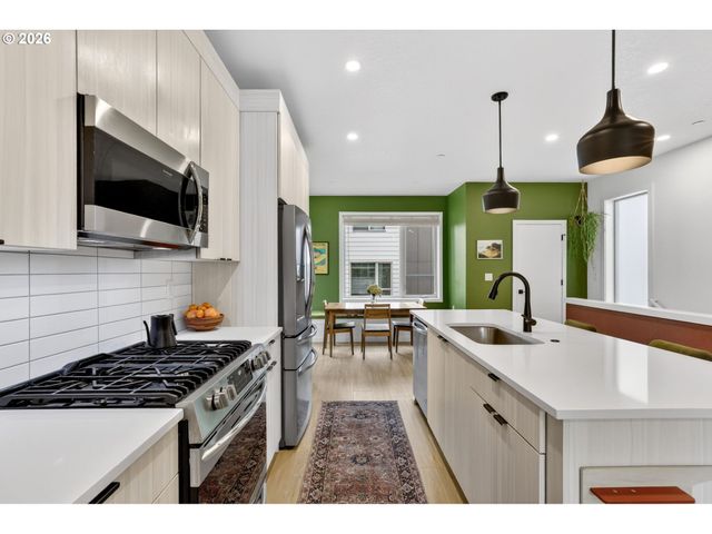 3954 Se GLADSTONE St, Portland, OR 97202