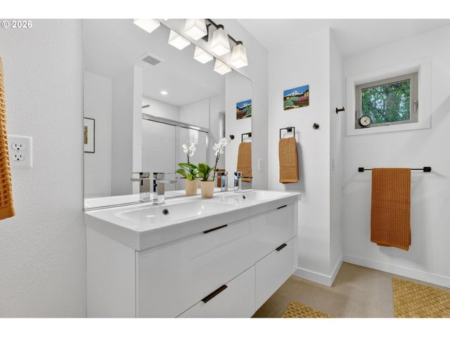 3954 Se GLADSTONE St, Portland, OR 97202