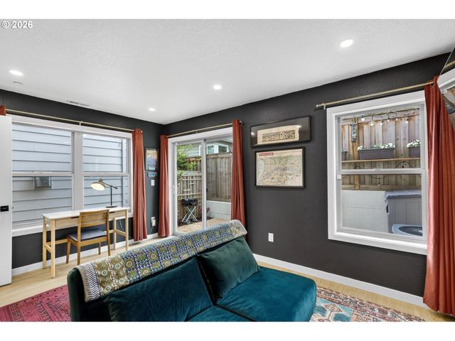 3954 Se GLADSTONE St, Portland, OR 97202