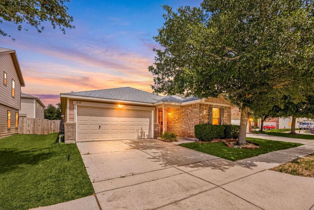 1010 Hummingbird Point Lane, Houston, TX 77090