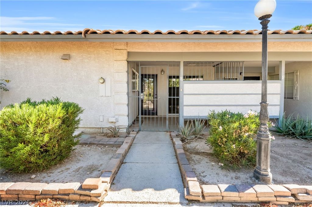 213 North Lamb Boulevard E, Las Vegas, NV 89110 — photo 2