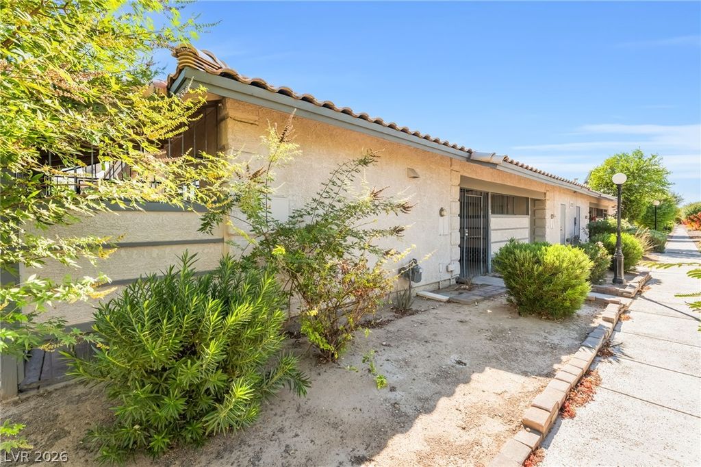 213 North Lamb Boulevard E, Las Vegas, NV 89110 — photo 4