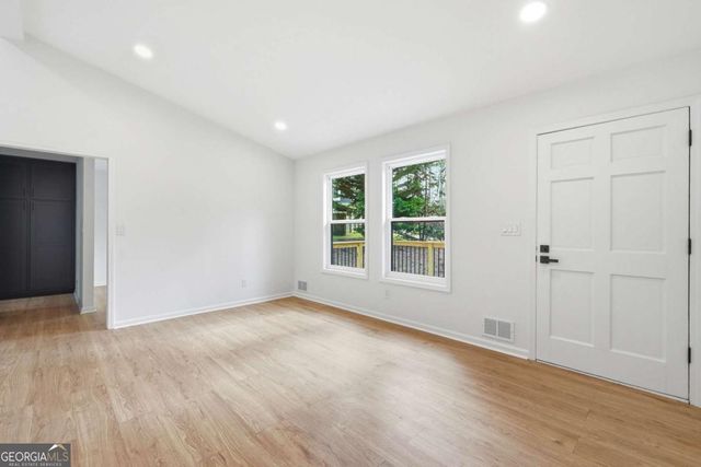 324 Hill Crest Circle, Woodstock, GA 30188