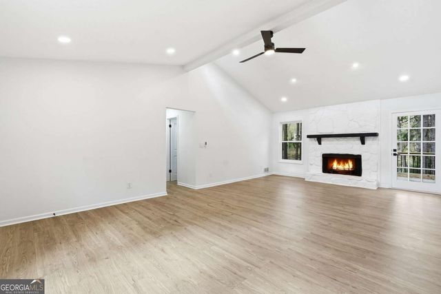 324 Hill Crest Circle, Woodstock, GA 30188