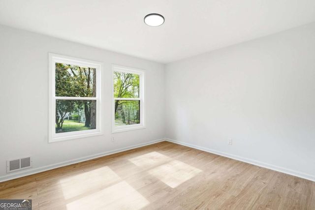 324 Hill Crest Circle, Woodstock, GA 30188