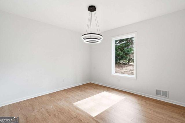 324 Hill Crest Circle, Woodstock, GA 30188