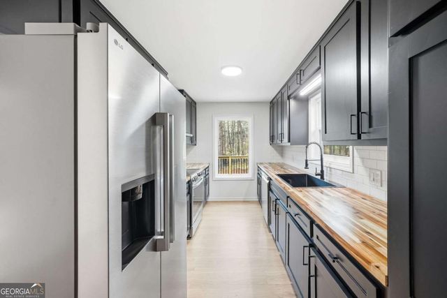 324 Hill Crest Circle, Woodstock, GA 30188