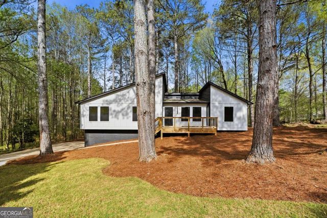 324 Hill Crest Circle, Woodstock, GA 30188