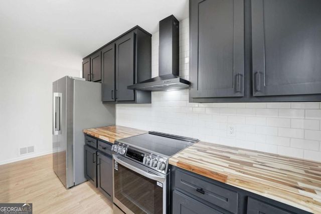 324 Hill Crest Circle, Woodstock, GA 30188