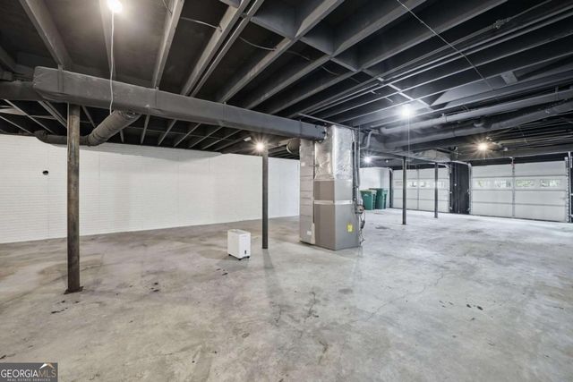 324 Hill Crest Circle, Woodstock, GA 30188