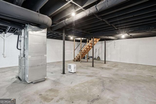 324 Hill Crest Circle, Woodstock, GA 30188