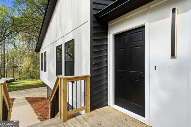 324 Hill Crest Circle, Woodstock, GA 30188