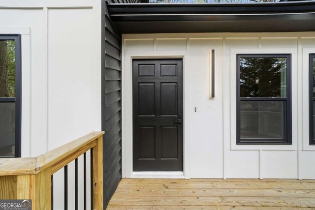 324 Hill Crest Circle, Woodstock, GA 30188