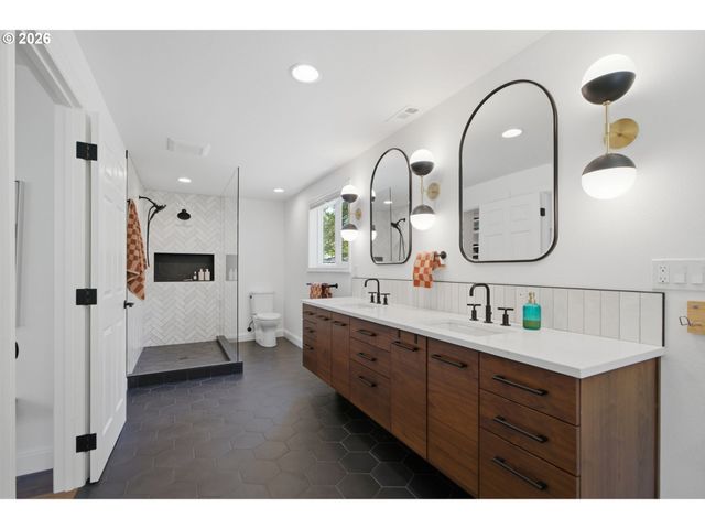 4875 Se HILL Rd, Milwaukie, OR 97267