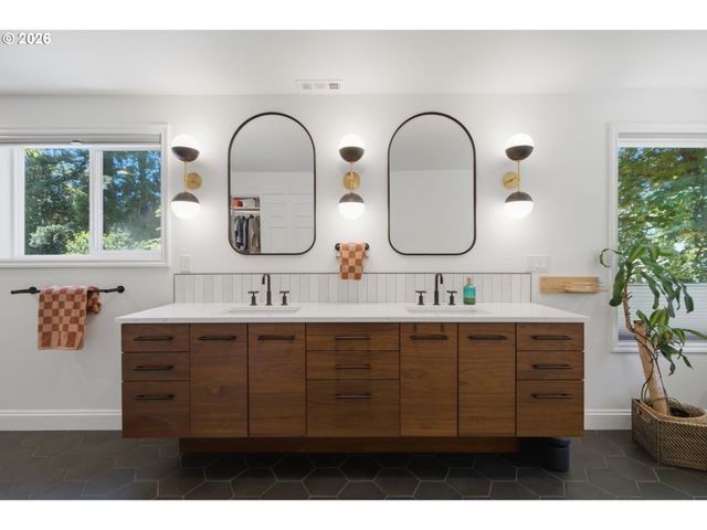 4875 Se HILL Rd, Milwaukie, OR 97267