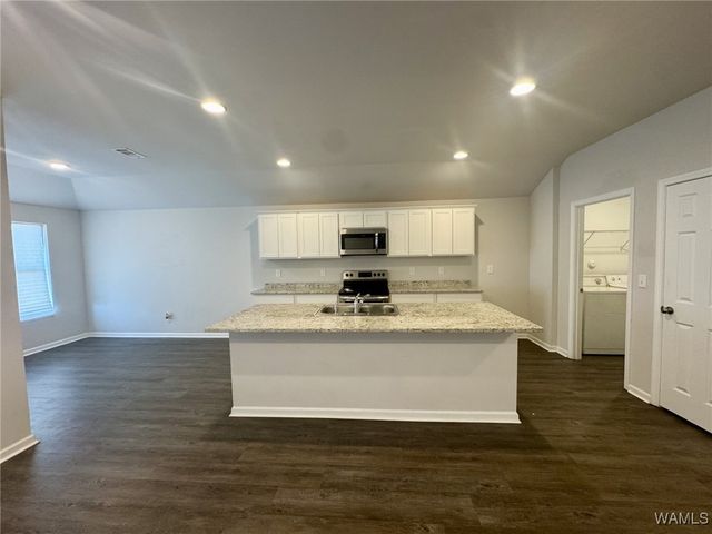 16417 Creek, Moundville, AL 35474