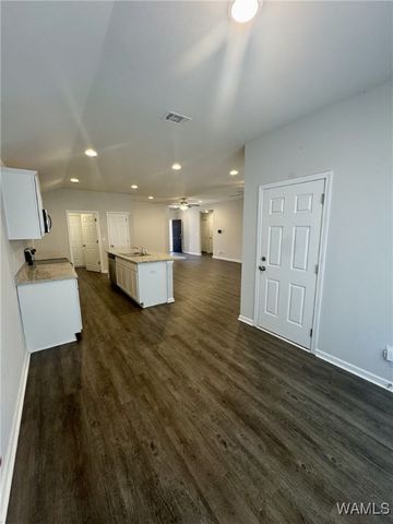 16417 Creek, Moundville, AL 35474