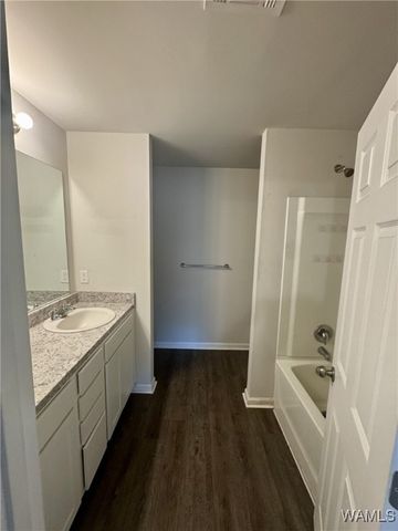 16417 Creek, Moundville, AL 35474