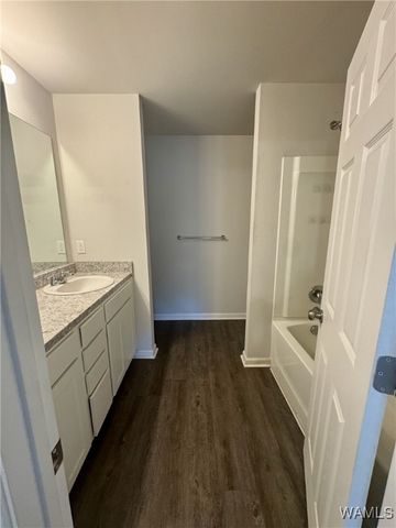 16417 Creek, Moundville, AL 35474
