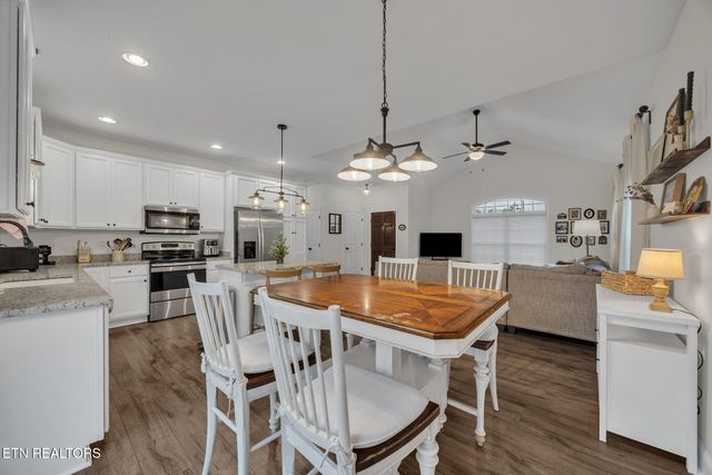 127 Cardin St, Etowah, TN 37331