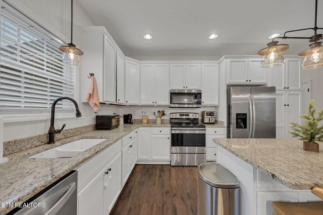 127 Cardin St, Etowah, TN 37331