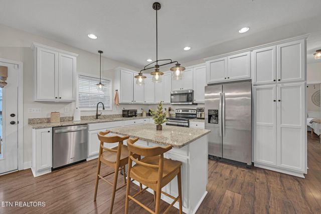 127 Cardin St, Etowah, TN 37331