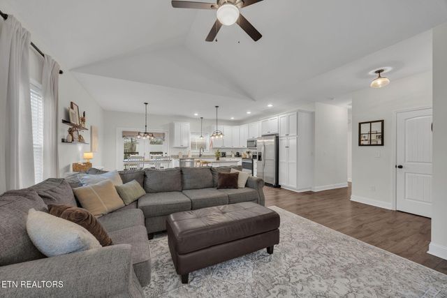 127 Cardin St, Etowah, TN 37331