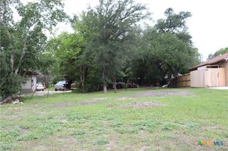 821 N Commerce Street, Lockhart, TX 78644