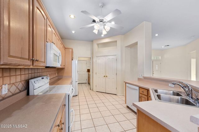 13122 Rivercane Loop, Marana, AZ 85658