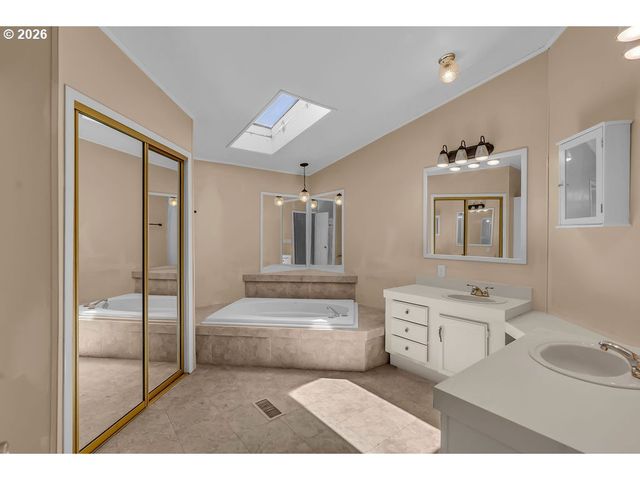 12450 Sw FISCHER Rd 268, Portland, OR 97224