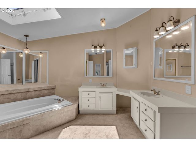 12450 Sw FISCHER Rd 268, Portland, OR 97224