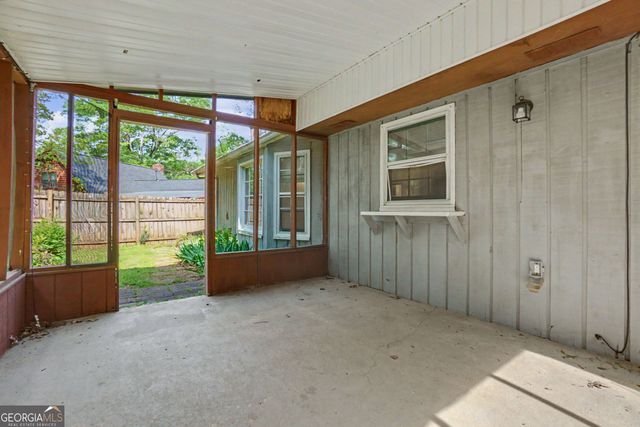 20 Lakeside Drive, Ellenwood, GA 30294