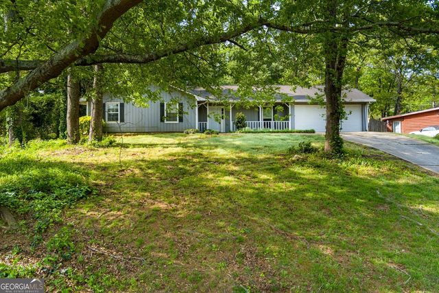 20 Lakeside Drive, Ellenwood, GA 30294