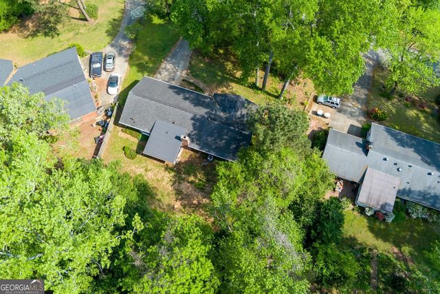 20 Lakeside Drive, Ellenwood, GA 30294