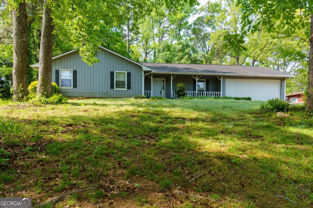 20 Lakeside Drive, Ellenwood, GA 30294