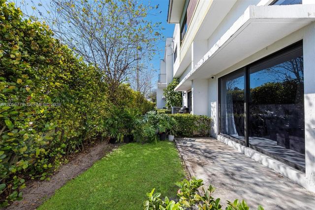 4480 NW 8th Place, Plantation, FL 33317