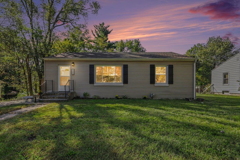 330 E Van Hoesen Boulevard, Portage City, MI 49002