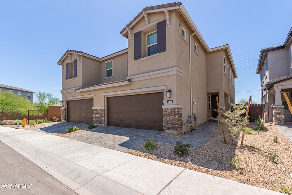 5835 E Rose Garden Lane, Phoenix, AZ 85054