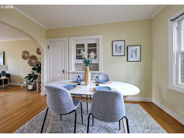 2937 Se HAWTHORNE Blvd, Portland, OR 97214