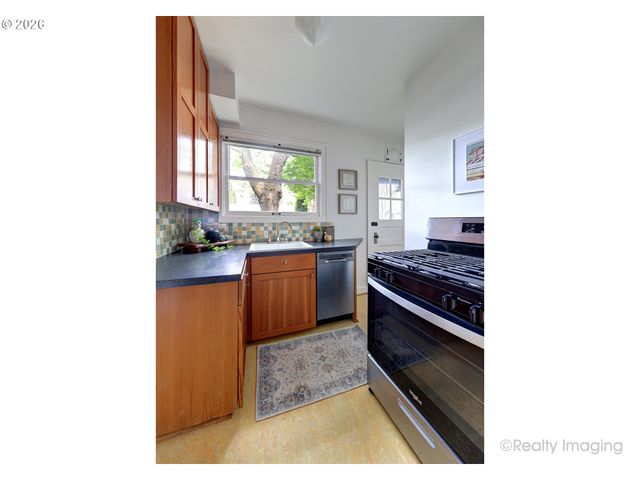 2937 Se HAWTHORNE Blvd, Portland, OR 97214