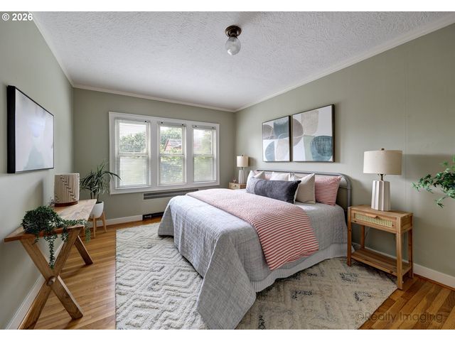 2937 Se HAWTHORNE Blvd, Portland, OR 97214