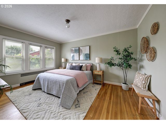 2937 Se HAWTHORNE Blvd, Portland, OR 97214