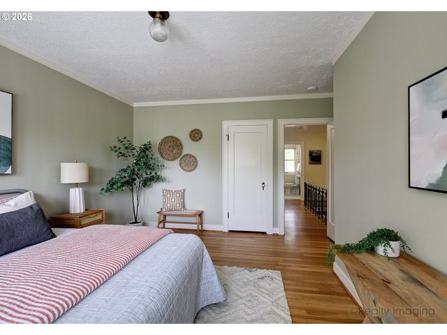 2937 Se HAWTHORNE Blvd, Portland, OR 97214